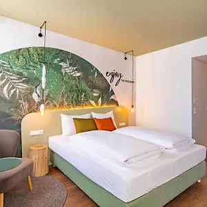 The Weekend Otel